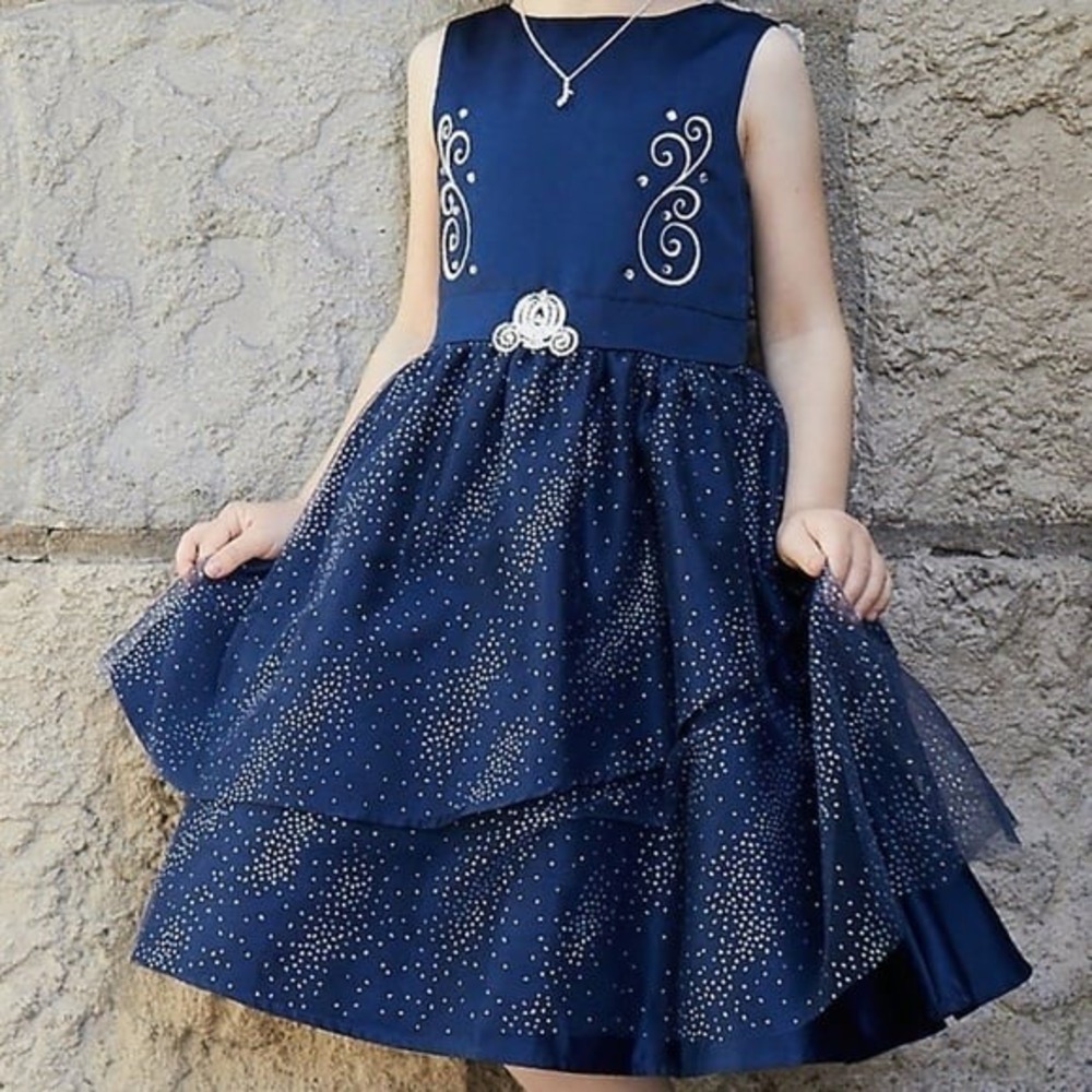 Disney princess girls sleeveless Cinderella dress featuring a pumpkin coach broo